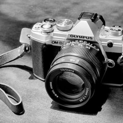 Bilde av retro digitalkamera som er billig og kan brukes med 7artisans objektiver